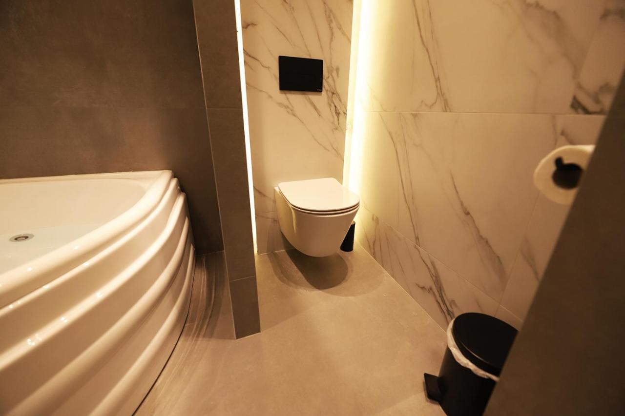 K58 Luxury Apartment Monastiraki Metro Station Acropolis Jacuzzi Athènes Extérieur photo