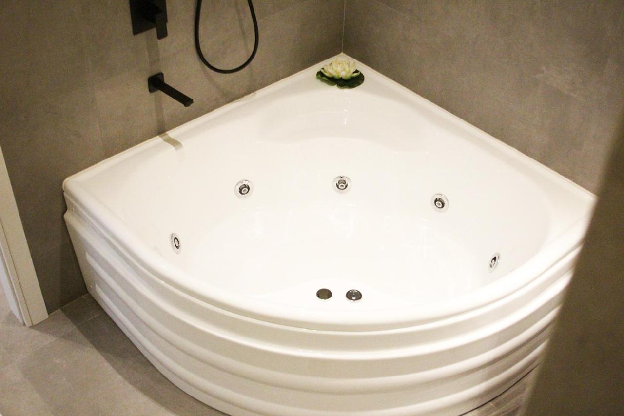 K58 Luxury Apartment Monastiraki Metro Station Acropolis Jacuzzi Athènes Extérieur photo
